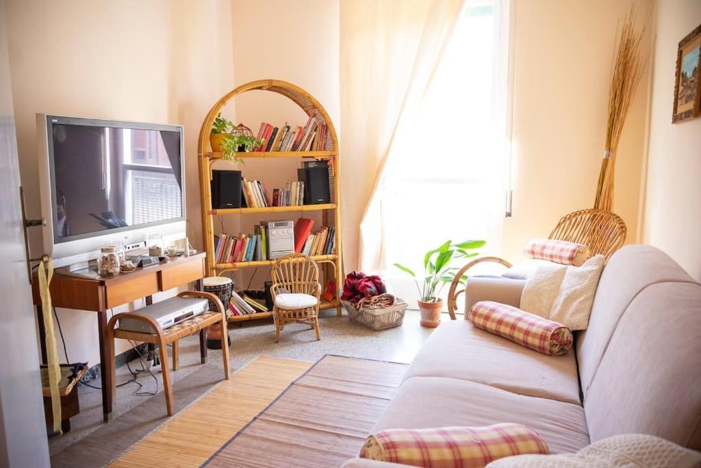 Pop In! Sunny 2Bdr Apt Cagliari Near The Beach Exterior foto